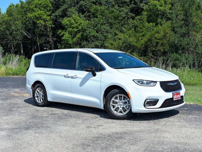 New 2025 Chrysler Pacifica Select