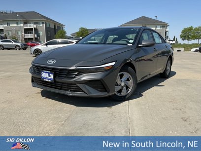 New 2025 Hyundai Elantra SE