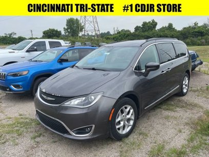 Used 2017 Chrysler Pacifica Touring-L w/ Tire & Wheel Group