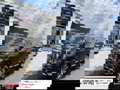 New 2025 GMC Yukon XL Denali w/ Sun & Power Step Package