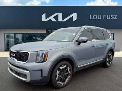 Used 2024 Kia Telluride EX w/ EX Captain's Chair Package