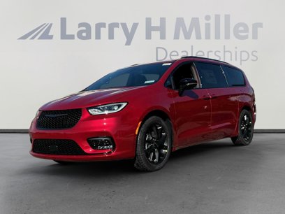 New 2025 Chrysler Pacifica Limited