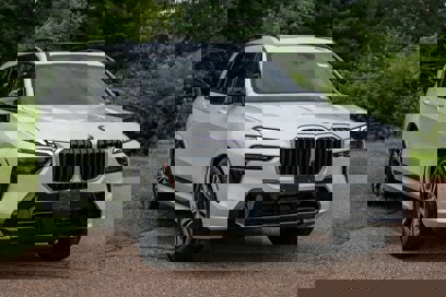 New 2025 BMW X7 M60i