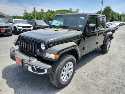 New 2023 Jeep Gladiator Sport