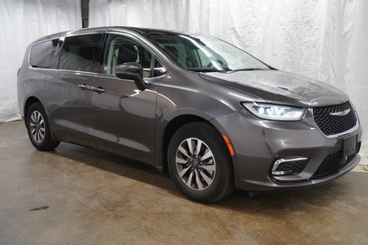 Used 2023 Chrysler Pacifica Touring-L