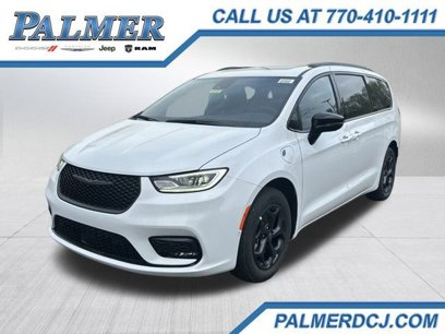 New 2025 Chrysler Pacifica Select