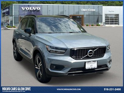 Certified 2022 Volvo XC40 T5 R-Design w/ Climate Package