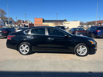 Used 2014 Nissan Altima 2.5 SV w/ Convenience Package