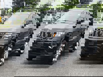 Used 2021 Jeep Grand Cherokee Laredo