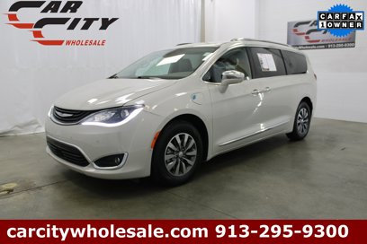 Used 2019 Chrysler Pacifica Limited w/ Advanced Safetytec Group