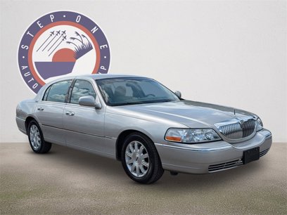 Used 2010 Lincoln Town Car Signature Limited