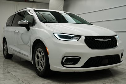 Used 2023 Chrysler Pacifica Limited