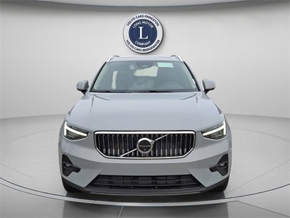 New 2025 Volvo XC40 B5 Plus w/ Protection Package Premier