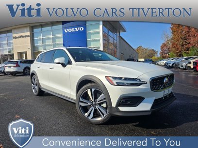 New 2025 Volvo V60 B5 Cross Country Plus w/ Protection Package Premier