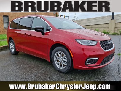 New 2025 Chrysler Pacifica Select