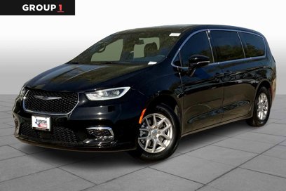 New 2025 Chrysler Pacifica Select