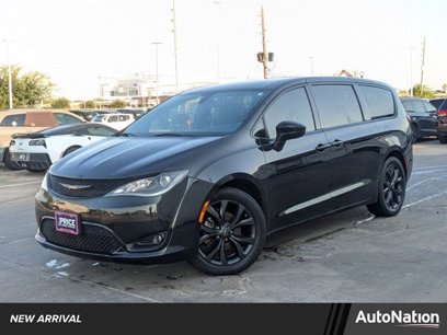 Used 2020 Chrysler Pacifica Touring w/ S Appearance Package