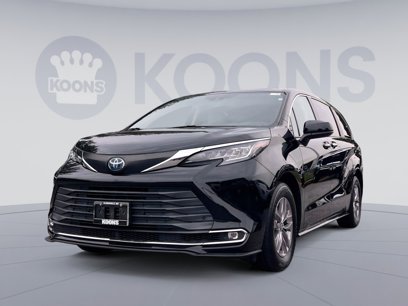 Used 2021 Toyota Sienna XLE