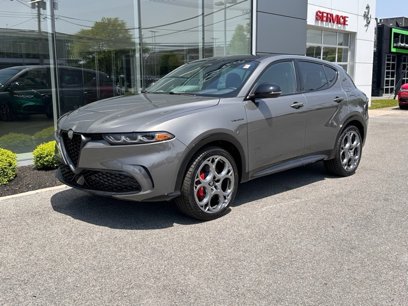 New 2025 Alfa Romeo Tonale w/ Premium Package