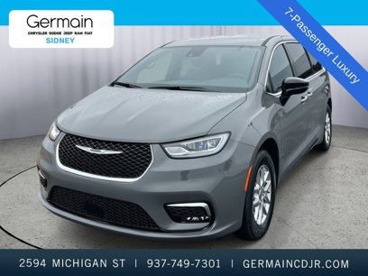 New 2025 Chrysler Pacifica Select