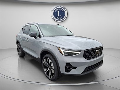 New 2025 Volvo XC40 B5 Plus w/ Climate Package