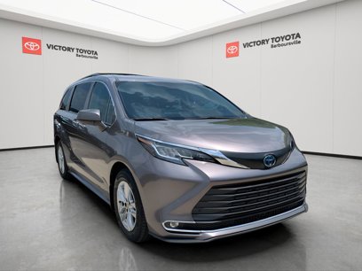 Used 2022 Toyota Sienna XLE