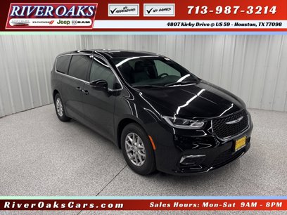 New 2025 Chrysler Pacifica Select