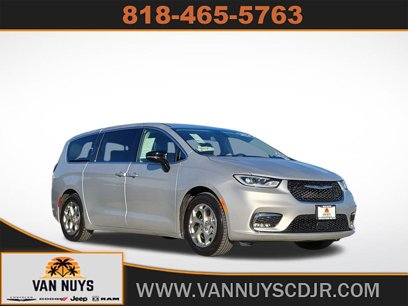 Used 2024 Chrysler Pacifica Limited
