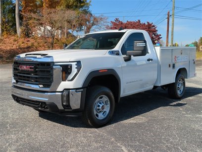 New 2024 GMC Sierra 2500 Pro w/ Convenience Package