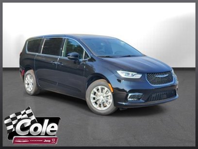 New 2025 Chrysler Pacifica Select
