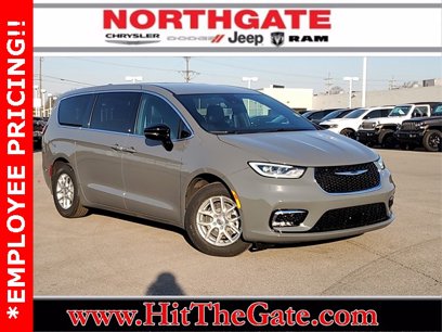 New 2025 Chrysler Pacifica Select