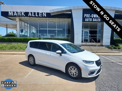Used 2023 Chrysler Pacifica Touring-L