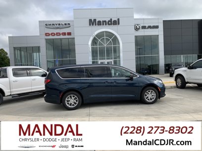 New 2025 Chrysler Pacifica Select