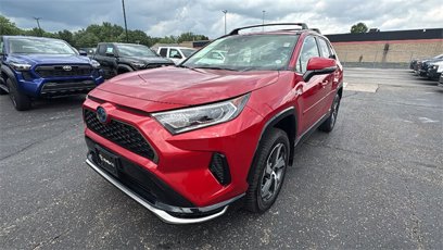 Used 2021 Toyota RAV4 SE w/ Weather & Moonroof Package
