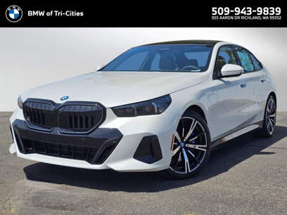 New 2025 BMW 550e xDrive w/ Executive Package