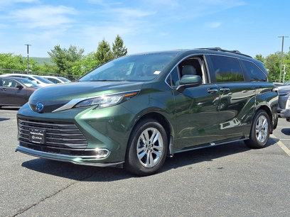 Used 2022 Toyota Sienna XLE