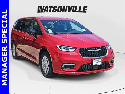 New 2025 Chrysler Pacifica Select