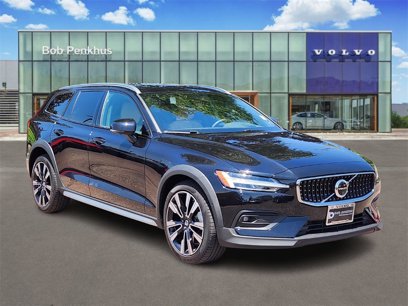 Used 2024 Volvo V60 B5 Cross Country Ultimate