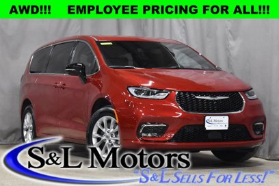 New 2025 Chrysler Pacifica Select