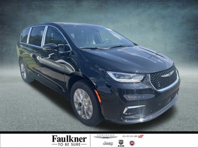 New 2025 Chrysler Pacifica Select