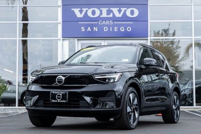 New 2025 Volvo EX40 Core w/ Climate Package