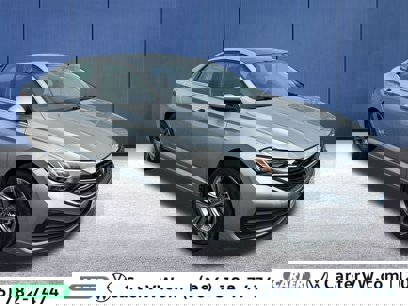 Used 2022 Volkswagen Jetta SE w/ Panoramic Sunroof Package
