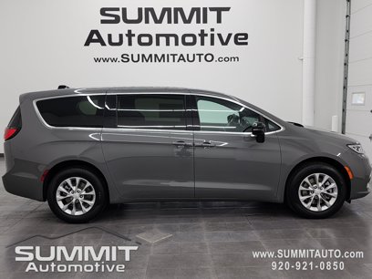 New 2025 Chrysler Pacifica Select
