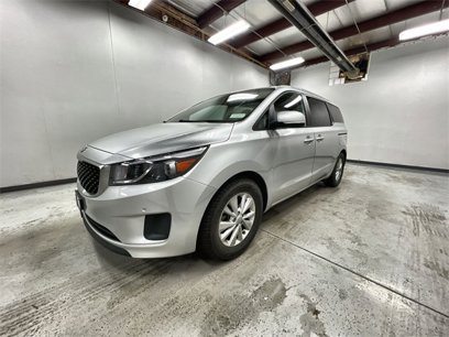 Used 2017 Kia Sedona LX w/ LX Essentials Premium Package