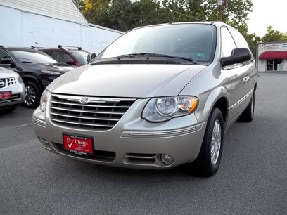 Used 2007 Chrysler Town & Country Touring w/ Luxury Group