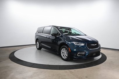 Certified 2024 Chrysler Pacifica Touring-L