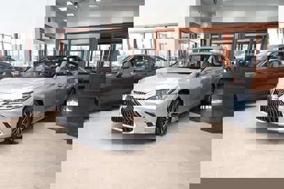 New 2025 Lexus ES 300h w/ Premium Package