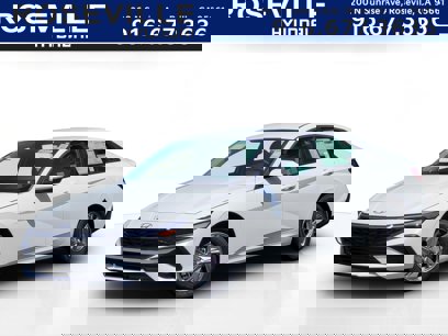 New 2025 Hyundai Elantra SE