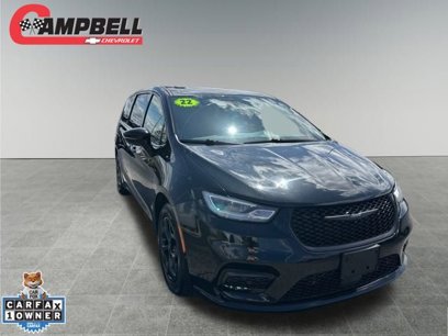 Used 2022 Chrysler Pacifica Touring-L w/ Uconnect Theater Family Group