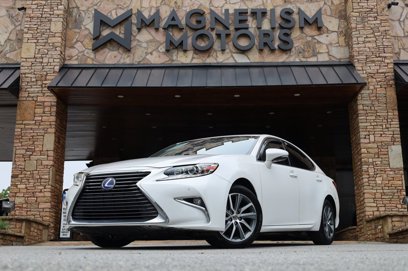 Used 2017 Lexus ES 300h w/ Navigation System Package